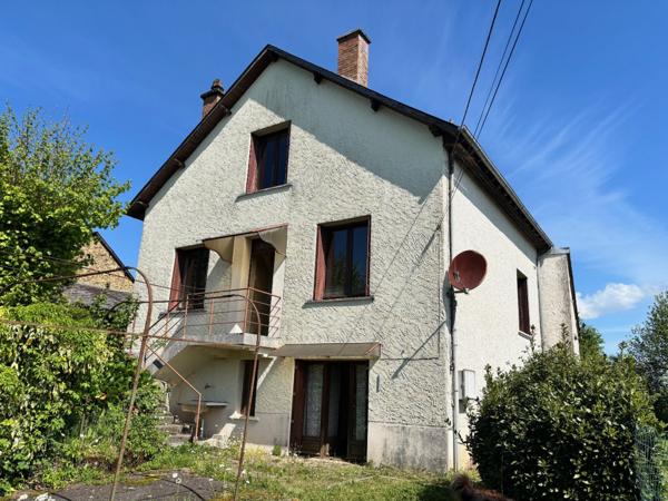 Maison avec 4 chambres, garage et jardin 858 m2