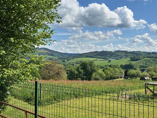 Maison avec 4 chambres, garage et jardin 858 m2