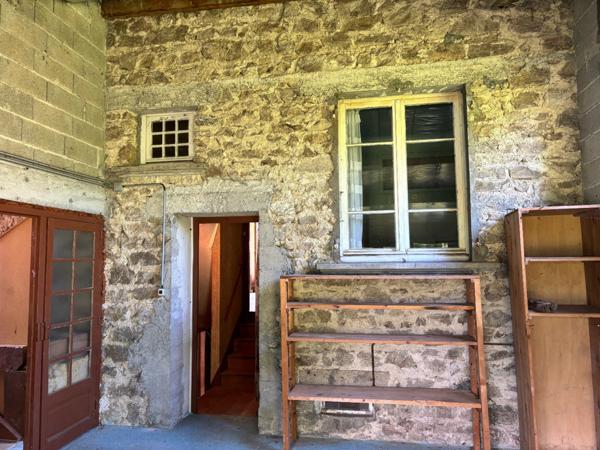 Maison avec 4 chambres, garage et jardin 858 m2