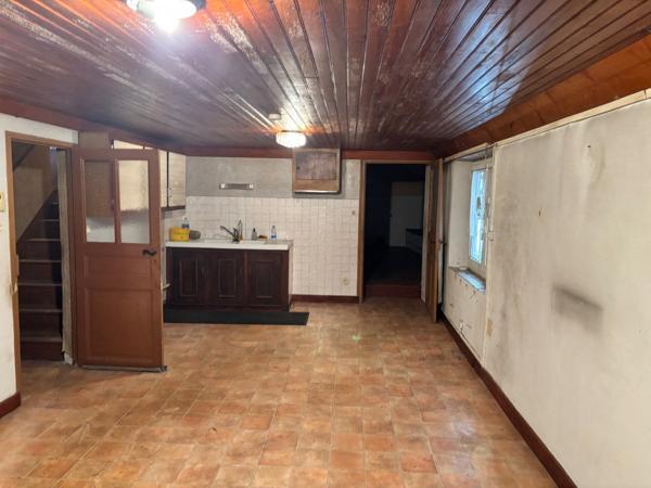 Maison avec 4 chambres, garage et jardin 858 m2