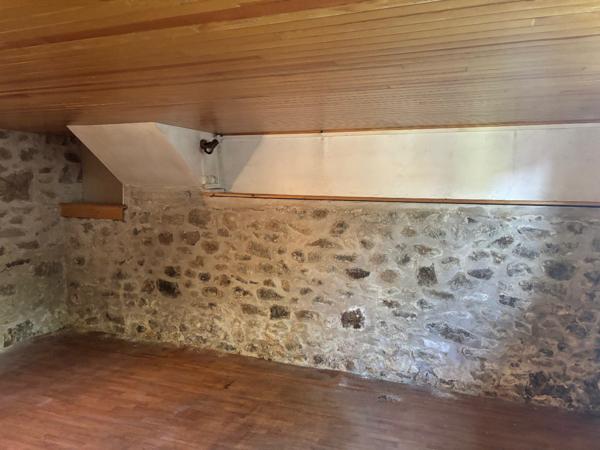 Maison avec 4 chambres, garage et jardin 858 m2