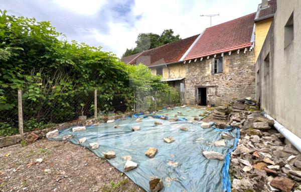 Maison de village en pierre 100 m2 à rénover