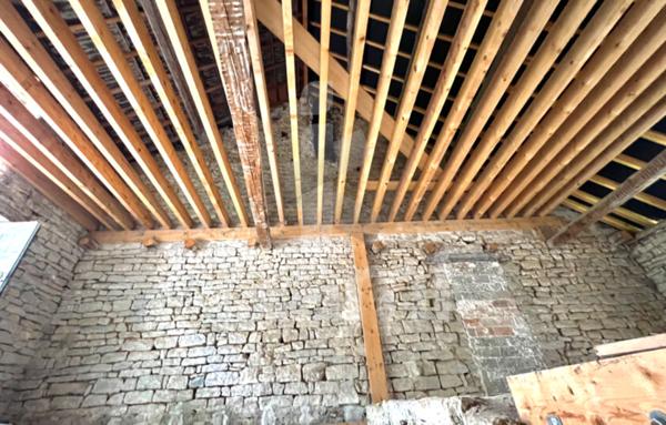 Maison de village en pierre 100 m2 à rénover