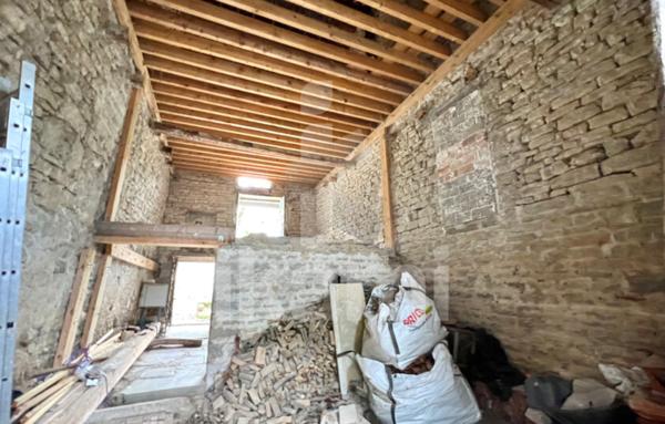 Maison de village en pierre 100 m2 à rénover