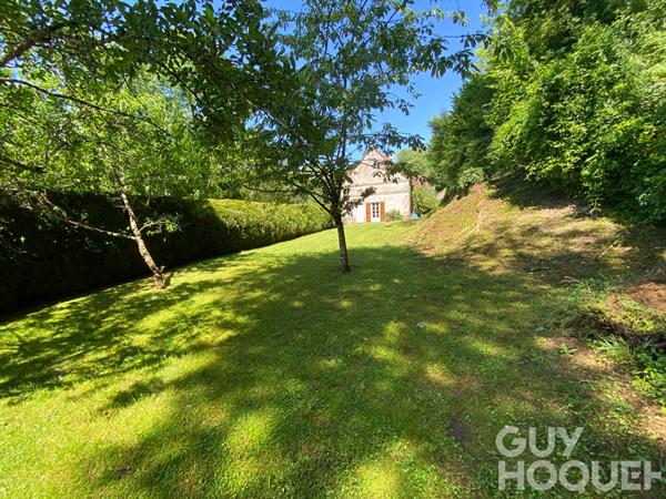Ancien relais de charme avec terrain arboré et bord du Loir