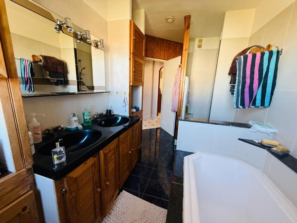 MAISON 7 PIÈCES 4 FACES AVEC GARAGE