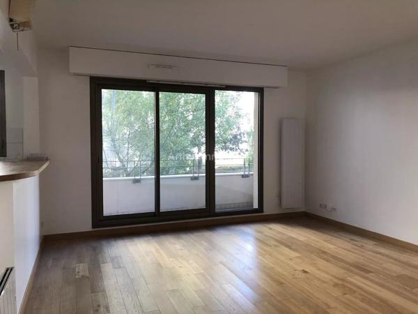 Vente                                                      Appartement
                        
                     2 pièces                      48 m2                     à Joinville-le-Pont