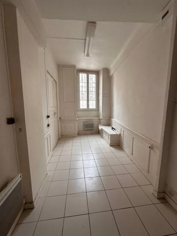 DIJON CENTRE PLACE SAINT MICHEL T2 DE 41.8M2 DANS UN SUPERBE HOTEL PARTICULIER