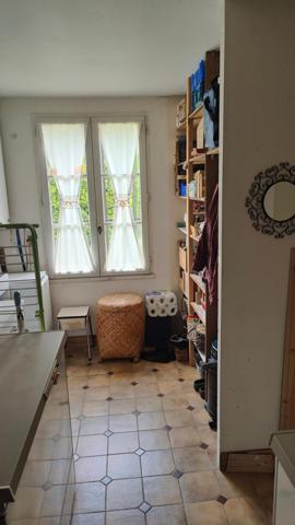 Maison de caractère avec grange et jardin paysager