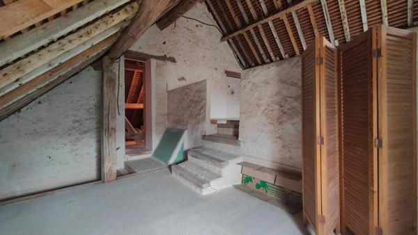 Maison de caractère avec grange et jardin paysager