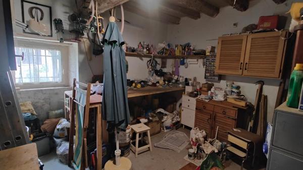 Maison de caractère avec grange et jardin paysager