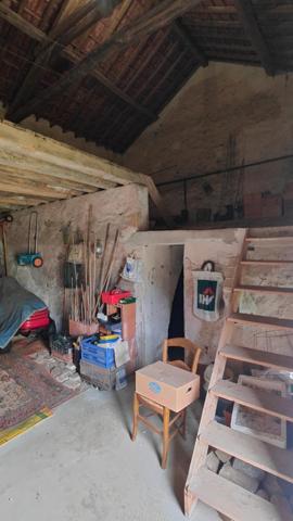 Maison de caractère avec grange et jardin paysager