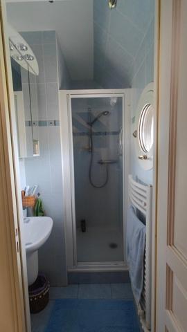 Maison de caractère avec grange et jardin paysager