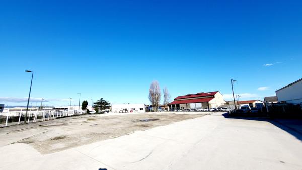 ENTREPOT ET PARKING DANS ZONE ARTISANALE A CARCASSONNE