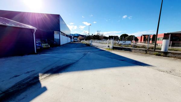 ENTREPOT ET PARKING DANS ZONE ARTISANALE A CARCASSONNE