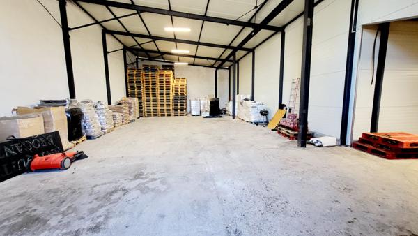 ENTREPOT ET PARKING DANS ZONE ARTISANALE A CARCASSONNE