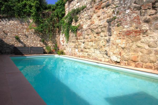 Maison de village de charme avec piscine et parking