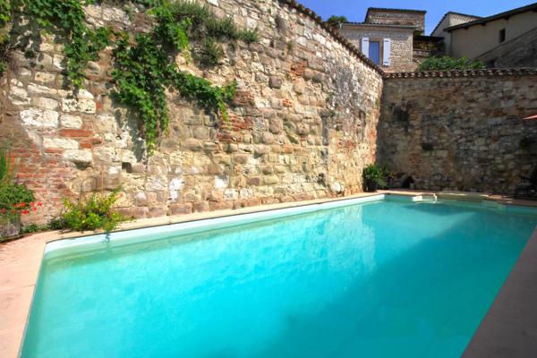 Maison de village de charme avec piscine et parking