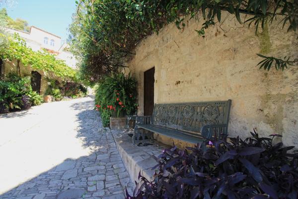 Maison de village de charme avec piscine et parking