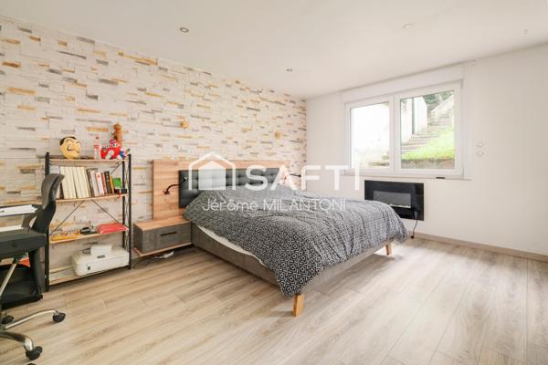 Ideal première acquisition, proche de toutes commodités, axe A31 à moins de 10mn, gare SNCF...