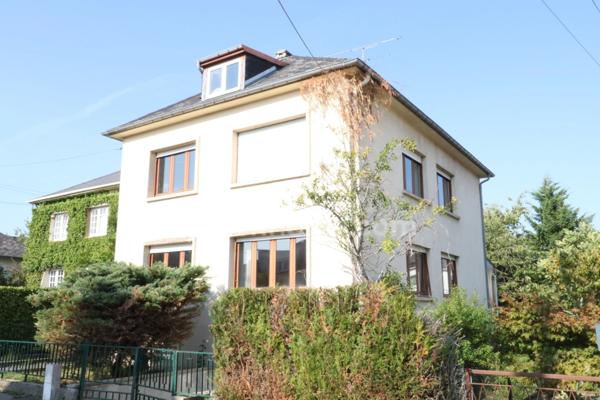 THIONVILLE - MAISON INDIVIDUELLE 6 PIECES DE 135 M² AVEC 4 CHAMBRES. GARAGE ET JARDIN. GROS POTENTIEL A RENOVER !!