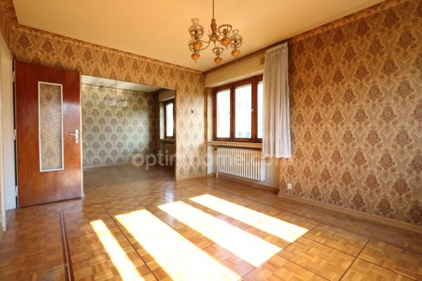 THIONVILLE - MAISON INDIVIDUELLE 6 PIECES DE 135 M² AVEC 4 CHAMBRES. GARAGE ET JARDIN. GROS POTENTIEL A RENOVER !!