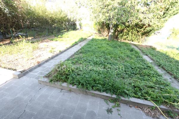 THIONVILLE - MAISON INDIVIDUELLE 6 PIECES DE 135 M² AVEC 4 CHAMBRES. GARAGE ET JARDIN. GROS POTENTIEL A RENOVER !!