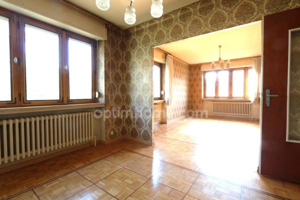 THIONVILLE - MAISON INDIVIDUELLE 6 PIECES DE 135 M² AVEC 4 CHAMBRES. GARAGE ET JARDIN. GROS POTENTIEL A RENOVER !!