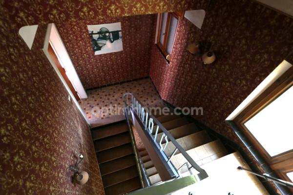 THIONVILLE - MAISON INDIVIDUELLE 6 PIECES DE 135 M² AVEC 4 CHAMBRES. GARAGE ET JARDIN. GROS POTENTIEL A RENOVER !!