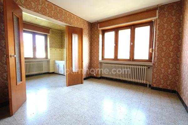 THIONVILLE - MAISON INDIVIDUELLE 6 PIECES DE 135 M² AVEC 4 CHAMBRES. GARAGE ET JARDIN. GROS POTENTIEL A RENOVER !!