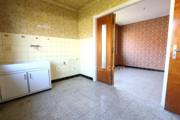 THIONVILLE - MAISON INDIVIDUELLE 6 PIECES DE 135 M² AVEC 4 CHAMBRES. GARAGE ET JARDIN. GROS POTENTIEL A RENOVER !!