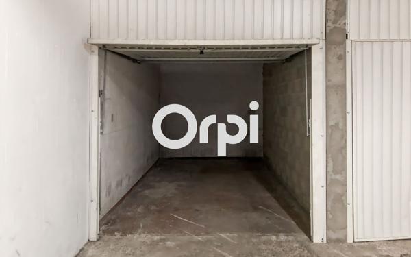 Stationnement à louer    12,37 m2 Saint-Genis-Laval