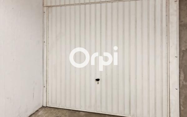 Stationnement à louer    12,37 m2 Saint-Genis-Laval