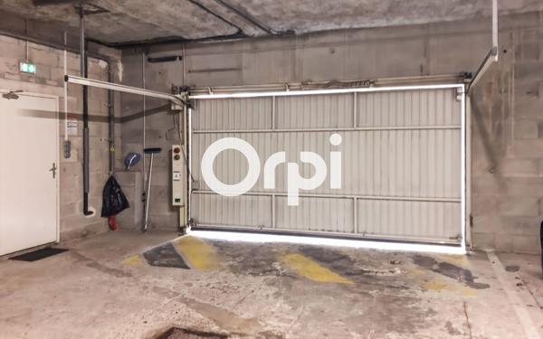 Stationnement à louer    12,37 m2 Saint-Genis-Laval