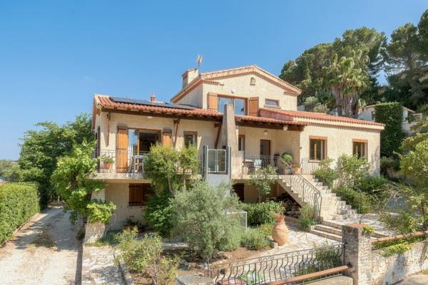 MARTIGUES TOURET DE VALLIER – Élégante MAISON FAMILIALE T7 - 180 m²/1300m² - avec piscine et magnifique environnement au calme