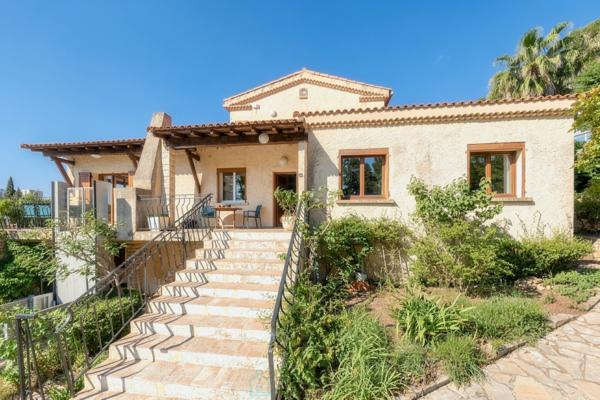 MARTIGUES TOURET DE VALLIER – Élégante MAISON FAMILIALE T7 - 180 m²/1300m² - avec piscine et magnifique environnement au calme