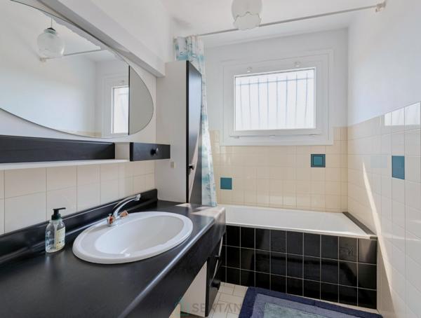 MARTIGUES TOURET DE VALLIER – Élégante MAISON FAMILIALE T7 - 180 m²/1300m² - avec piscine et magnifique environnement au calme