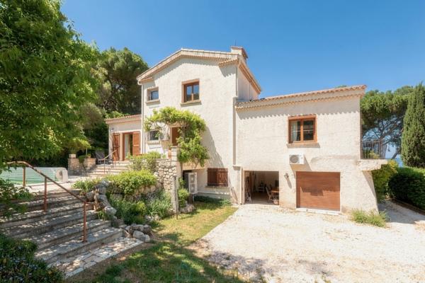 MARTIGUES TOURET DE VALLIER – Élégante MAISON FAMILIALE T7 - 180 m²/1300m² - avec piscine et magnifique environnement au calme