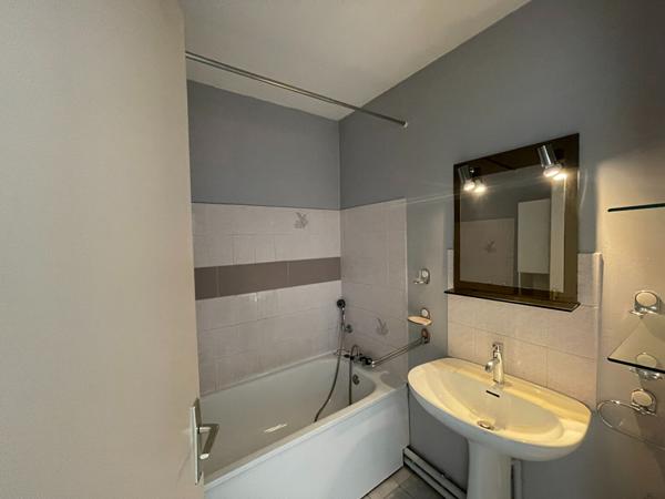 Appartement avec terrasse et parking Aix En Provence 2 pièce(s) 34.67 m2 secteur Luynes