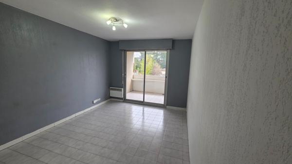 Appartement avec terrasse et parking Aix En Provence 2 pièce(s) 34.67 m2 secteur Luynes