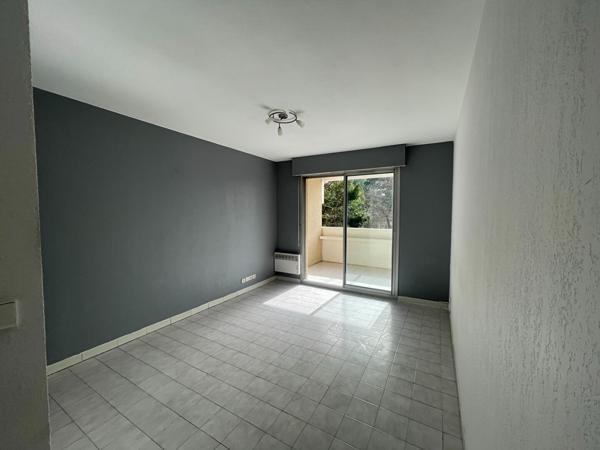 Appartement avec terrasse et parking Aix En Provence 2 pièce(s) 34.67 m2 secteur Luynes