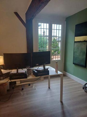 Bureaux BAR SUR SEINE Ref 548A
