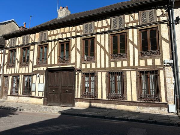 Bureaux BAR SUR SEINE Ref 548A