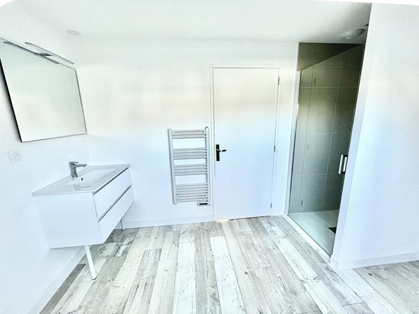 Appartement T2 Mayet 1 chambre -61m² au sol