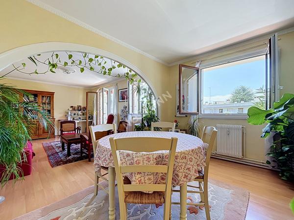 APPARTEMENT - ST-CYR-SUR-LOIRE - QUARTIER DE LA MÉSANGERIE
