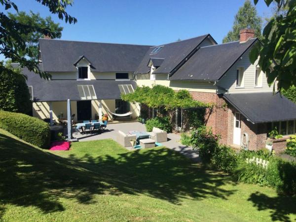 Belle maison d’architecte avec dépendance et boxes pour chevaux , Lisieux