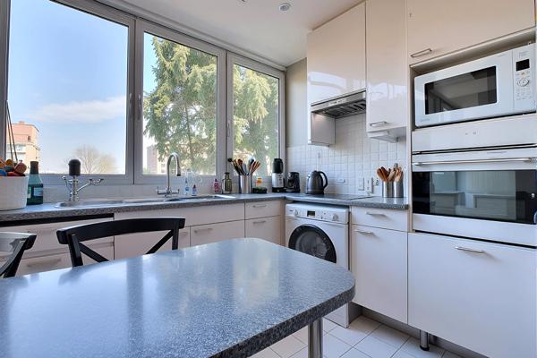 Opportunité rare : 3 pièces avec parking en plein centre !