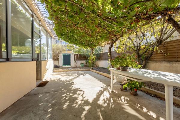 SORGUES – APPARTEMENT DE PLAIN-PIED RÉNOVÉ AVEC JARDIN, VÉRANDA