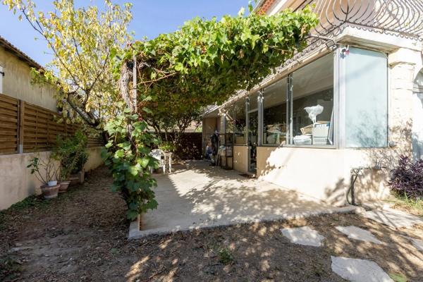 SORGUES – APPARTEMENT DE PLAIN-PIED RÉNOVÉ AVEC JARDIN, VÉRANDA