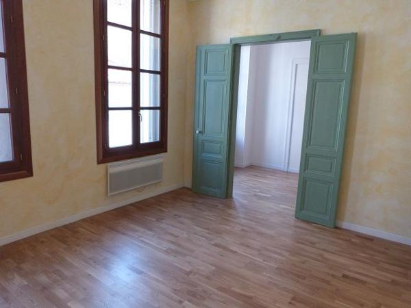 OUVEILLAN APPT T3 AU 1ER ETAGE